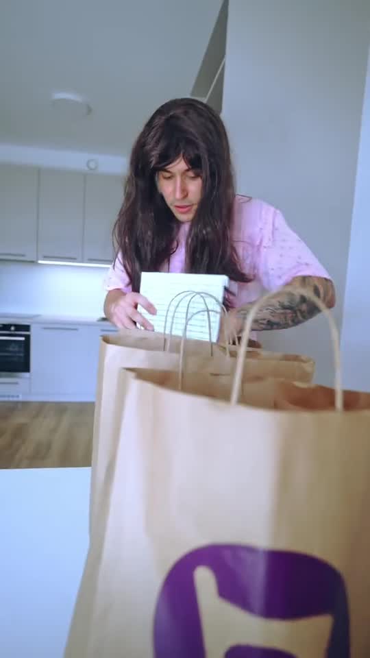 Záběr: reklamní video pro Košík.cz